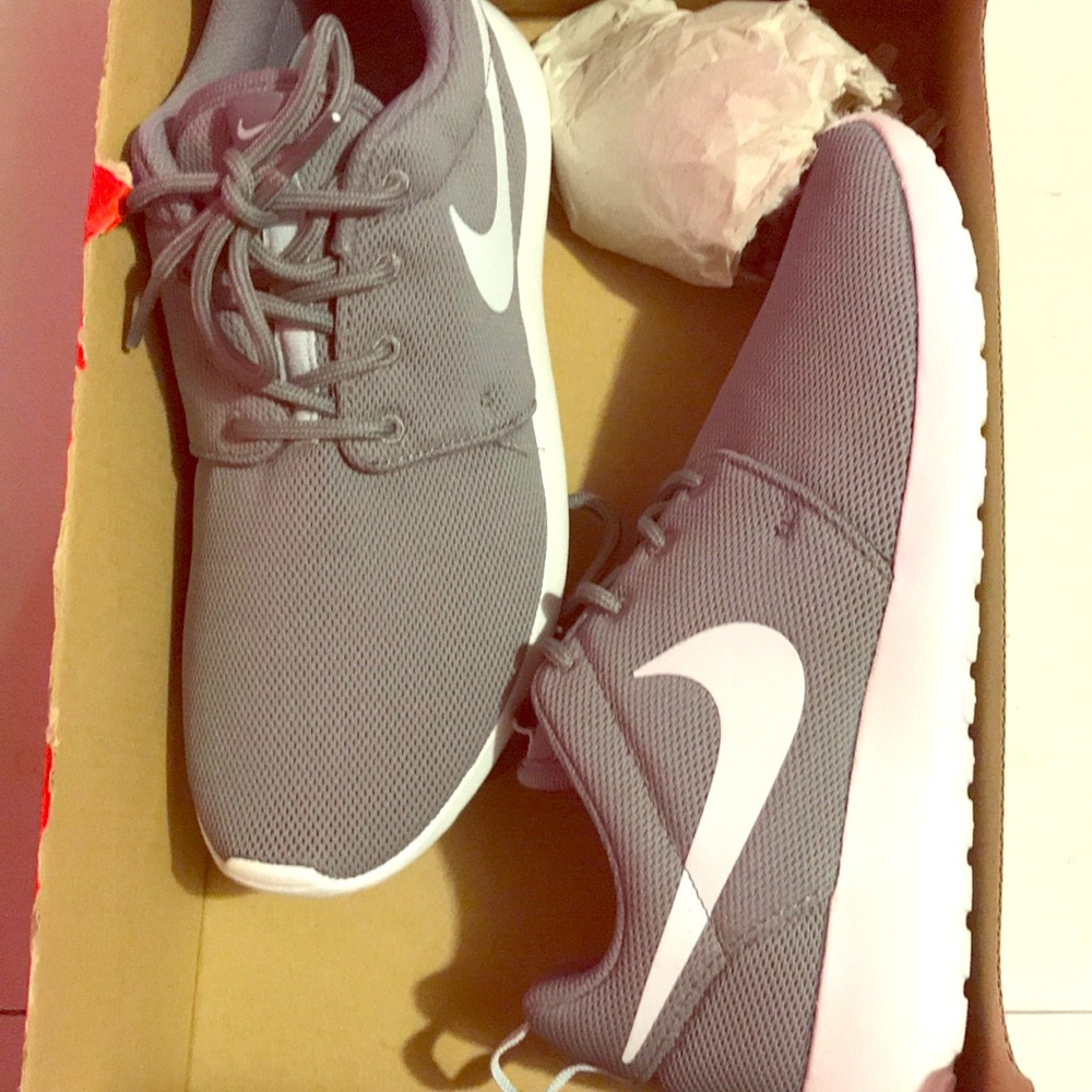 Womens Nike Light Gray Size 7